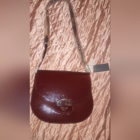 Hobo style purse by GUESS (NEW) - Picture 2 of 3